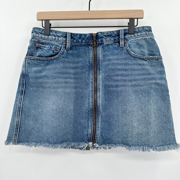 We the Free Free People Zip It Up Denim Frayed Hem Mini Skirt in Blue Size 30 - Picture 3 of 10